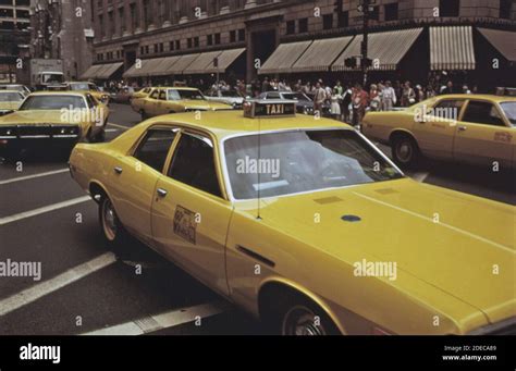  Taxi - Un affascinante viaggio nella New York degli anni '70 con un pizzico di cinismo e umanità!